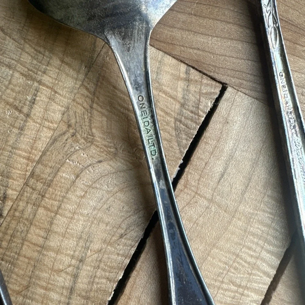 Vintage Fairmont Hotel Oneida Ltd Silversmiths‎ Spoons and Pickle Fork 5.5-6 in